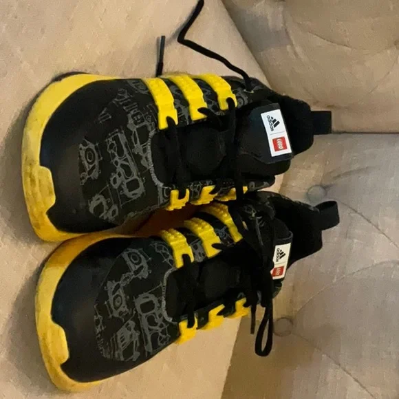 Adidas, size 6.5, black & yellow - Picture 1 of 8